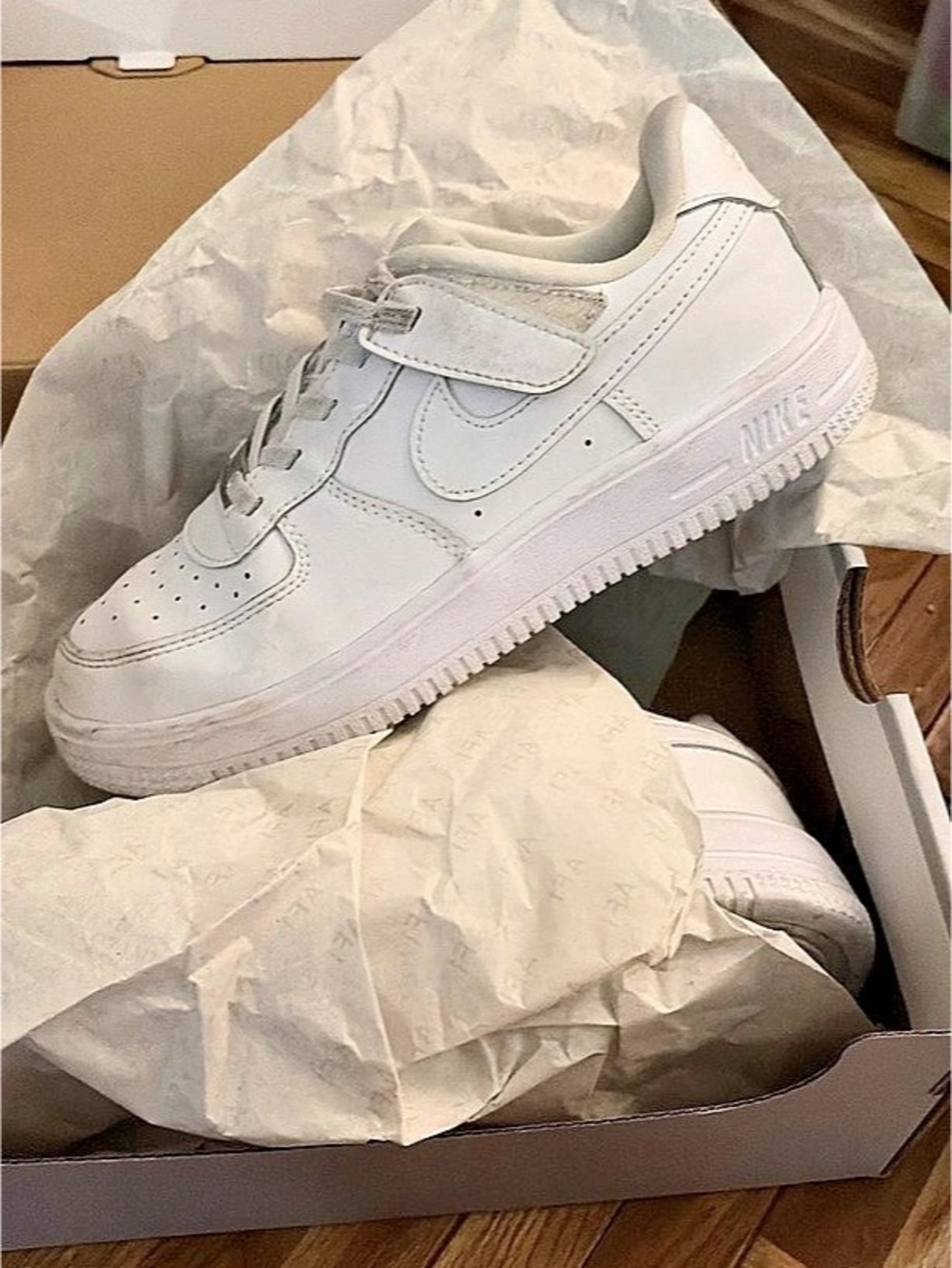 Nike Air Force 1 White Sneakers Like New